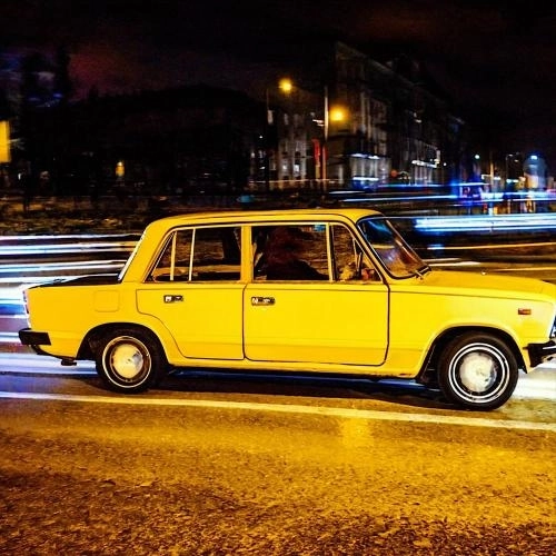 Жёлтая машина