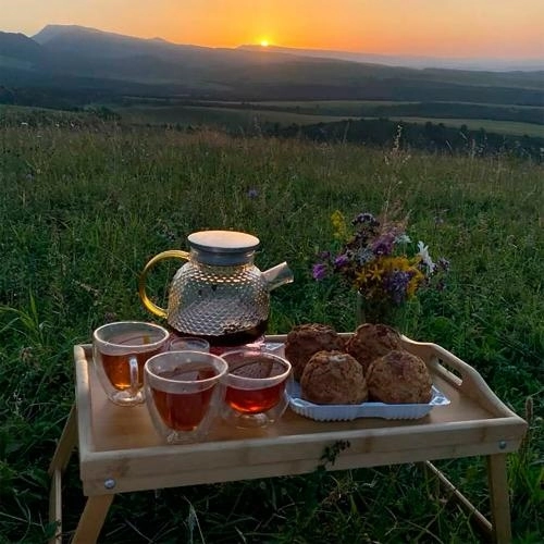 чай мне обжигает губы