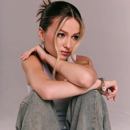 Он жмурится 2