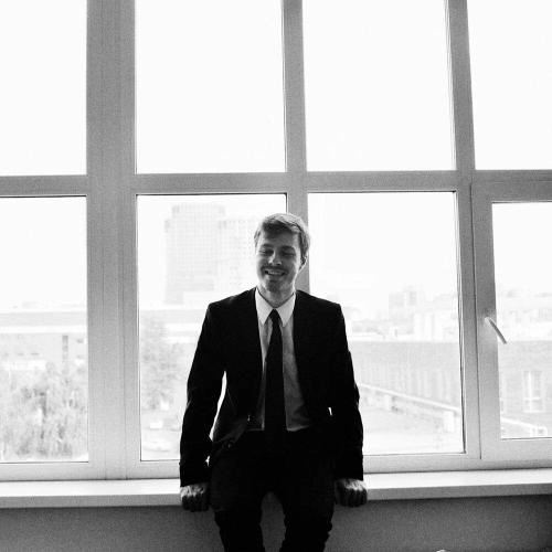 Сильно довольный