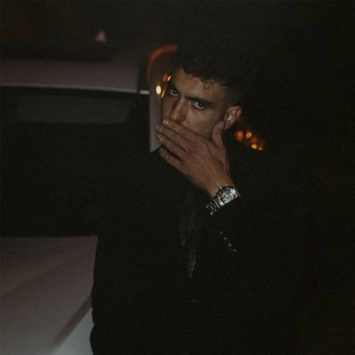 Девушка в Armani