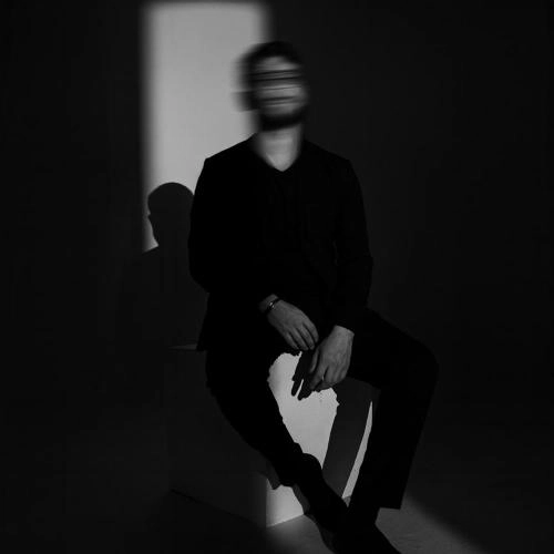 между строк